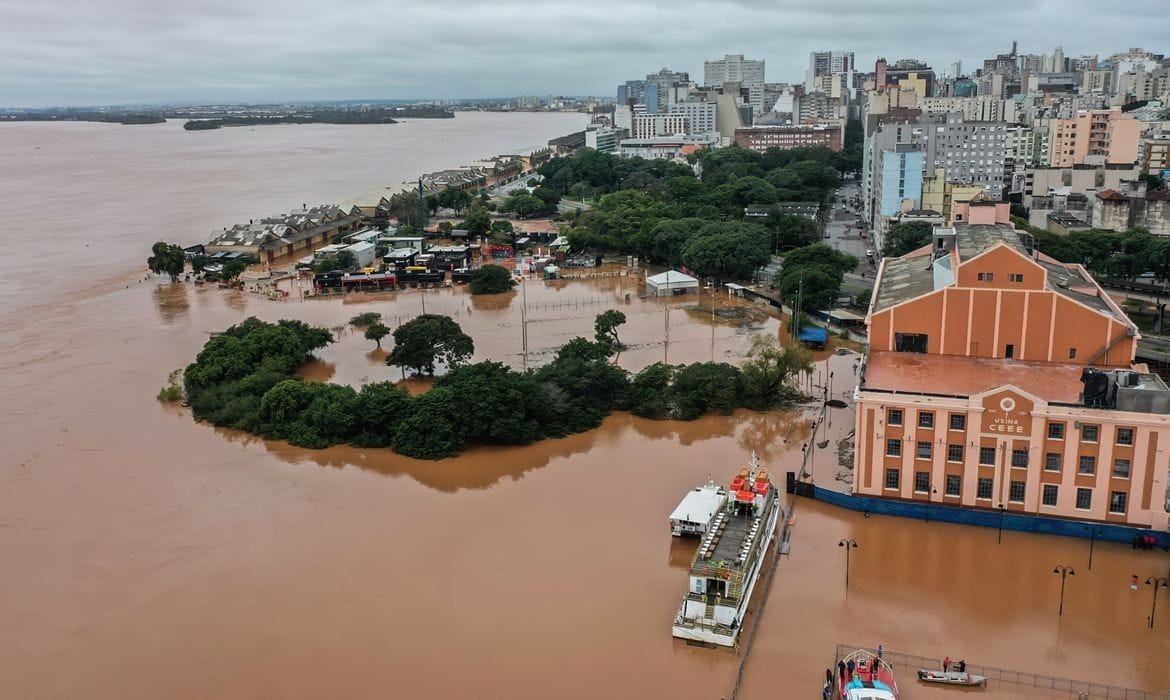 Nível do Guaíba pode bater novo recorde; frio e ventos também preocupam em Porto Alegre