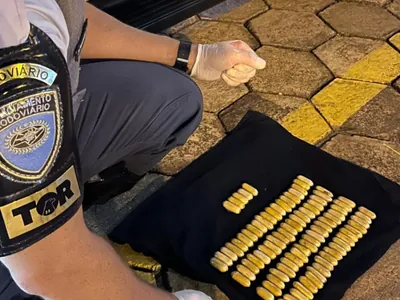 Boliviano é preso com 85 cápsulas de cocaína em ônibus