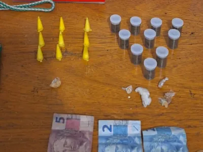 Homem é preso com porções de drogas em Marília