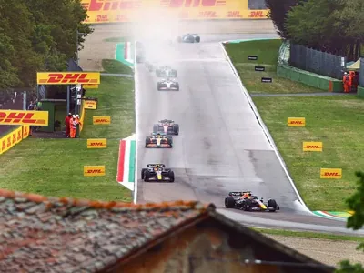 Max Verstappen iguala Senna e garante a pole-position do GP da Emilia-Romagna