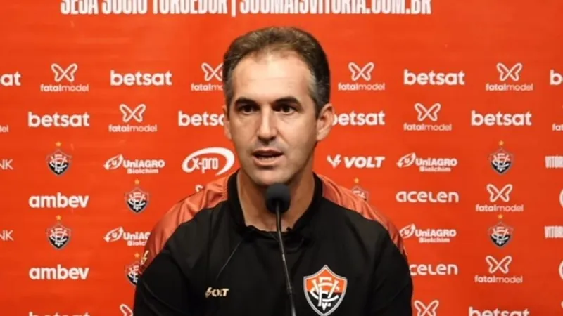 Vitória demite o técnico Léo Condé