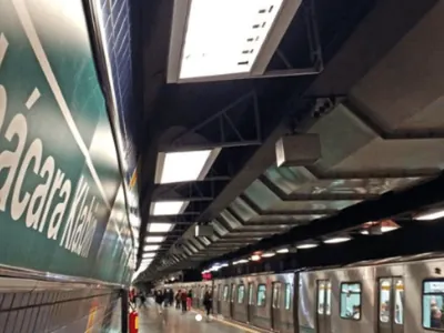 Levantamento diz que pelo menos 3 objetos caem por dia nos trilhos do metrô