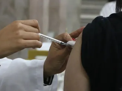 Campanha de vacinação contra XBB começa na segunda, em Nilópolis