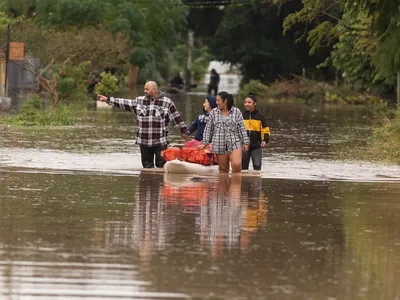 Nível da Lagoa dos Patos sobe 30 cm, e cheia desabriga 2 mil pessoas em Pelotas