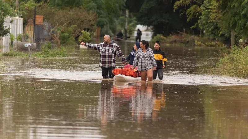 Nível da Lagoa dos Patos sobe 30 cm, e cheia desabriga 2 mil pessoas em Pelotas