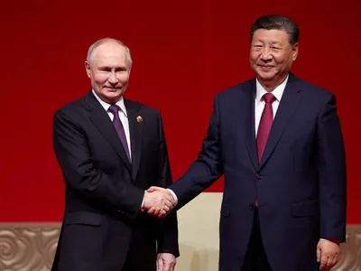 Vladimir Putin em busca de apoio militar e financeiro na China