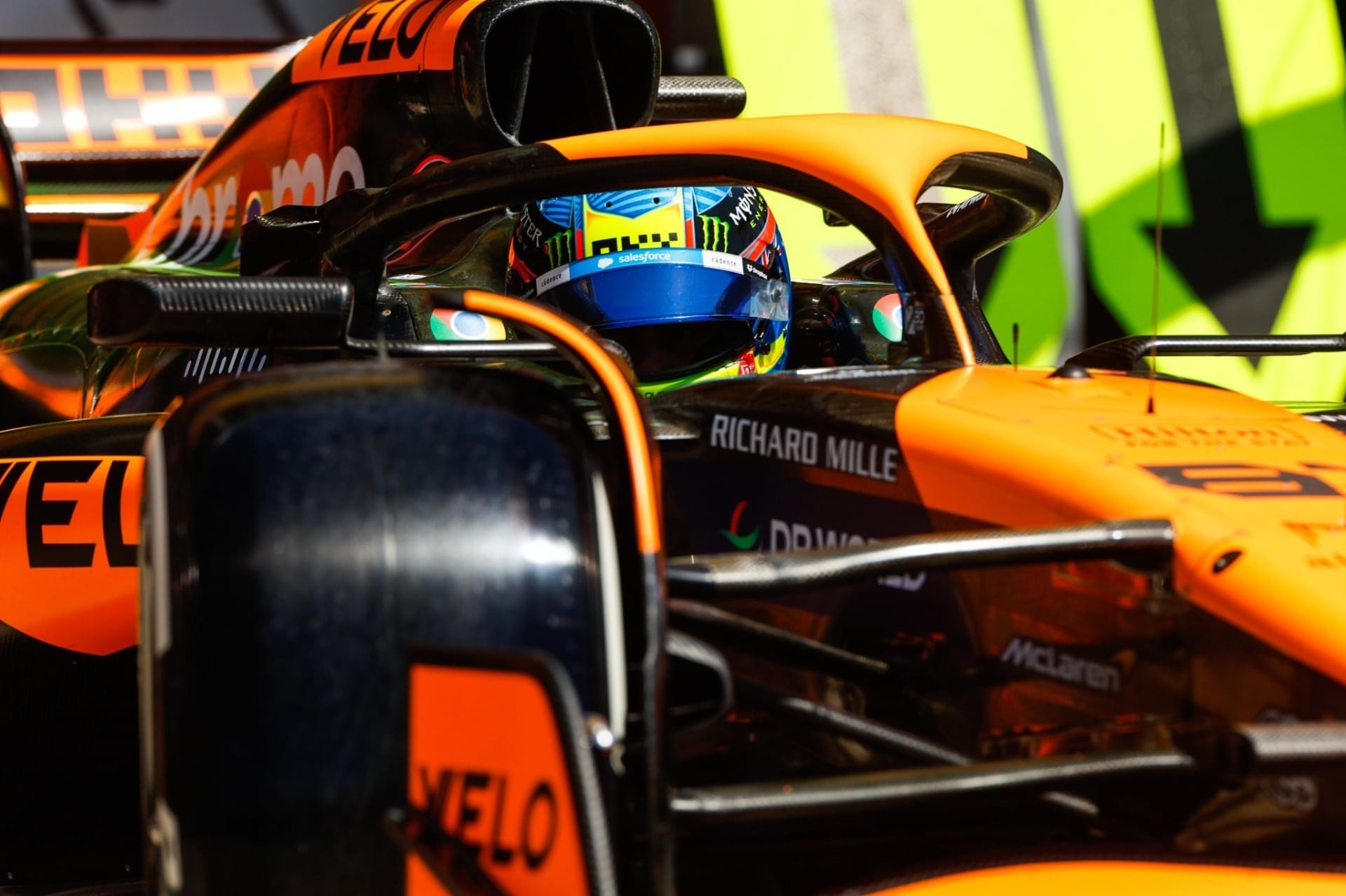 Oscar Piastri comanda dobradinha da McLaren no terceiro treino livre em Imola