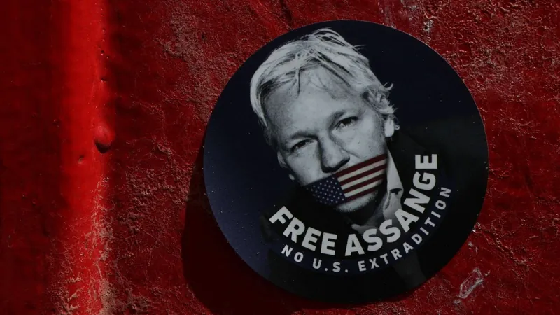 Tribunal britânico autoriza Julian Assange a recorrer contra extradição aos EUA