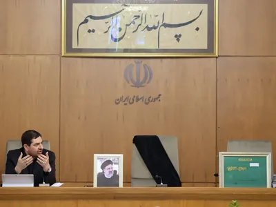 Cantos na TV, luto oficial: como o Irã recebeu a notícia da morte do presidente
