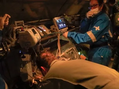 Aeronáutica faz maior missão de UTI Aérea transportando cinco pacientes no RS