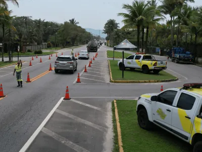 Rodovia Rio-Santos, em Caraguatatuba, tem interdições parciais por conta de obra
