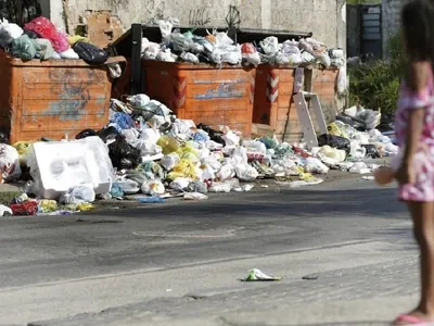 Prefeitura de Seropédica diz que coleta de lixo volta ao normal nos próximos dia