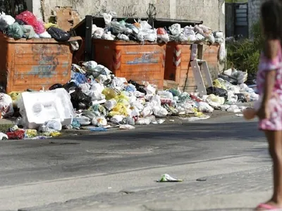 Moradores de Belford Roxo denunciam sujeira no município