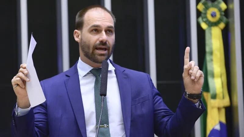 Mônica Bergamo: Eduardo Bolsonaro acompanha eleições ao lado de equipe de Trump