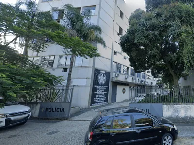 Polícia procura suspeitos envolvidos em morte de família de Niterói