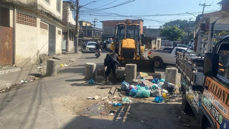 Em 5 meses, Polícia retira duas mil toneladas de barricadas do tráfico no RJ