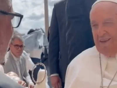 Padre Marlon se encontra com o Papa Francisco no Vaticano