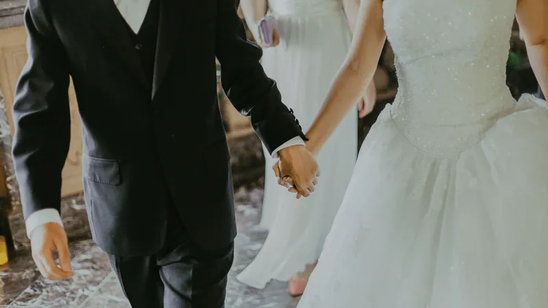 Noiva cobra R$ 50 de convidados no casamento e é criticada na internet