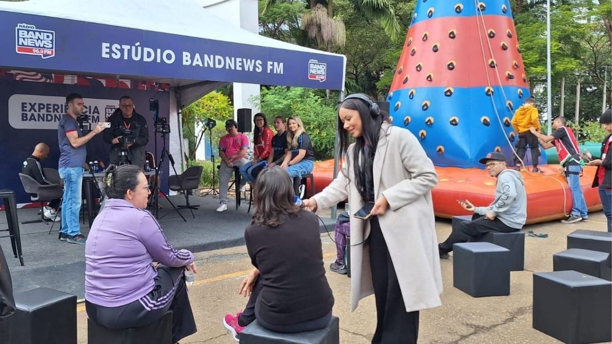 BandNews FM completa 19 anos com transmissão ao vivo e ações de solidariedade 