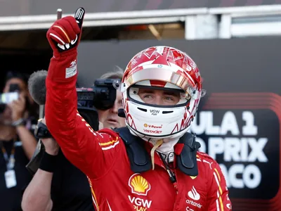 Charles Leclerc confirma favoritismo da Ferrari e faz a pole em Mônaco