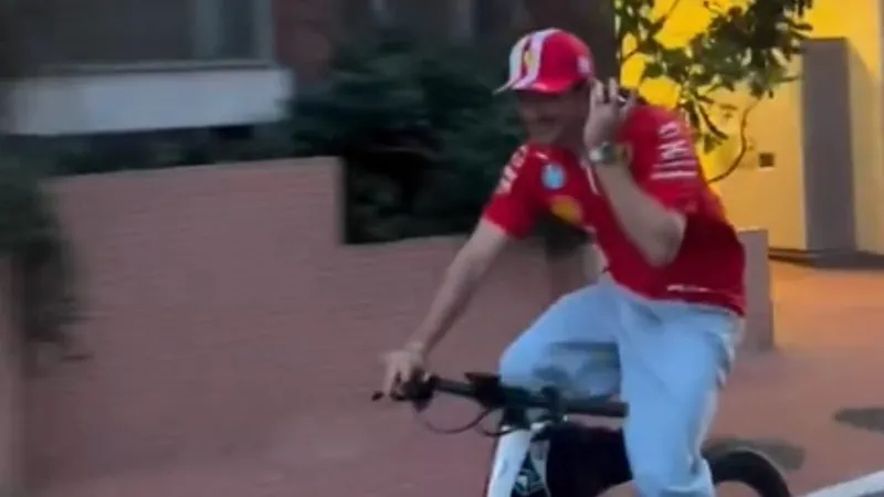 Charles Leclerc vai para casa de bicicleta após vitória no GP de Mônaco