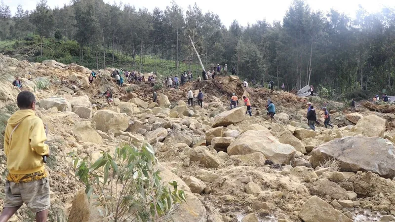 Papua-Nova Guiné estima que 2 mil pessoas estão soterradas após deslizamento