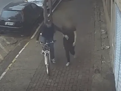“Gangue da Bike” ataca novamente e mulher tem celular roubado no centro de SP