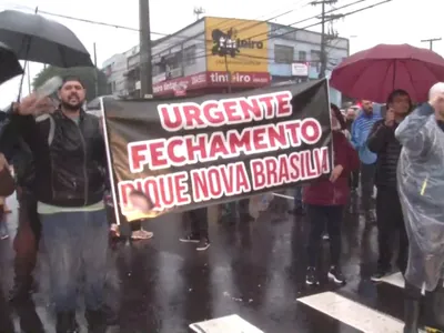 Moradores de Porto Alegre ecoam indignação em protestos contra descaso na cidade