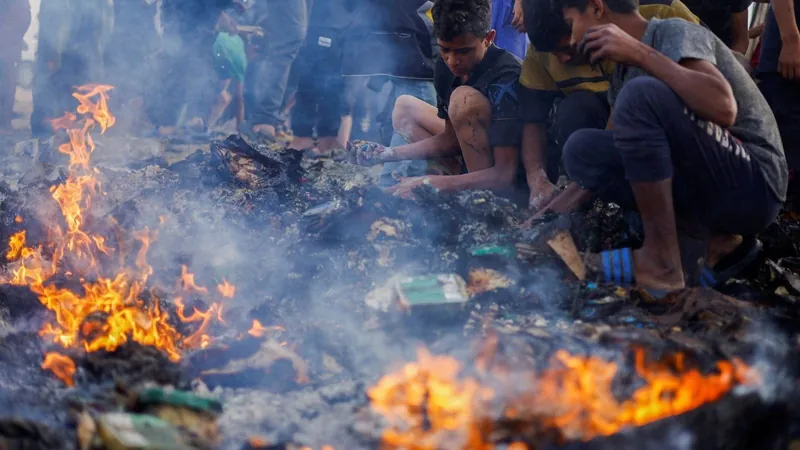 Incêndio em Rafah pode ter sido provocado por explosões secundárias, diz Israel