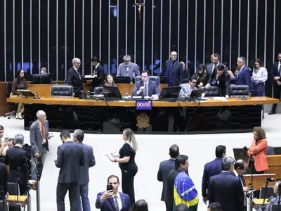 Votação da “saidinha” racha base de Lula, inclusive com votos do PT contra veto