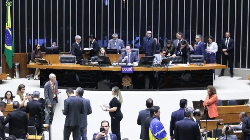 Congresso rejeita veto de Lula e amplia proibição das "saidinhas" de presos