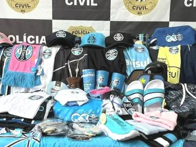 Polícia do RS faz apreensão em abrigo de produtos saqueados da loja do Grêmio