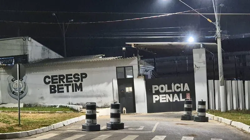 Revoltados com proibição de cigarros, detentos colocam fogo em colchões