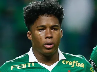 Endrick se despede do Palmeiras com choro, atuação discreta e sem chuteiras