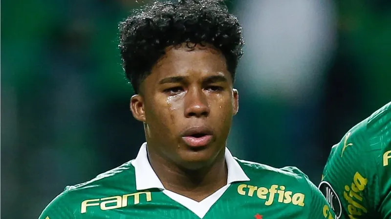 Endrick se despede do Palmeiras com choro, atuação discreta e sem chuteiras