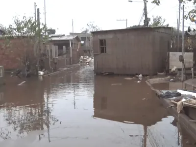 Moradores retornam a Eldorado do Sul, uma das cidades mais atingidas pela chuva