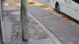 Vídeo: ônibus passa por cima de tapetes de Corpus Christi em Jacareí