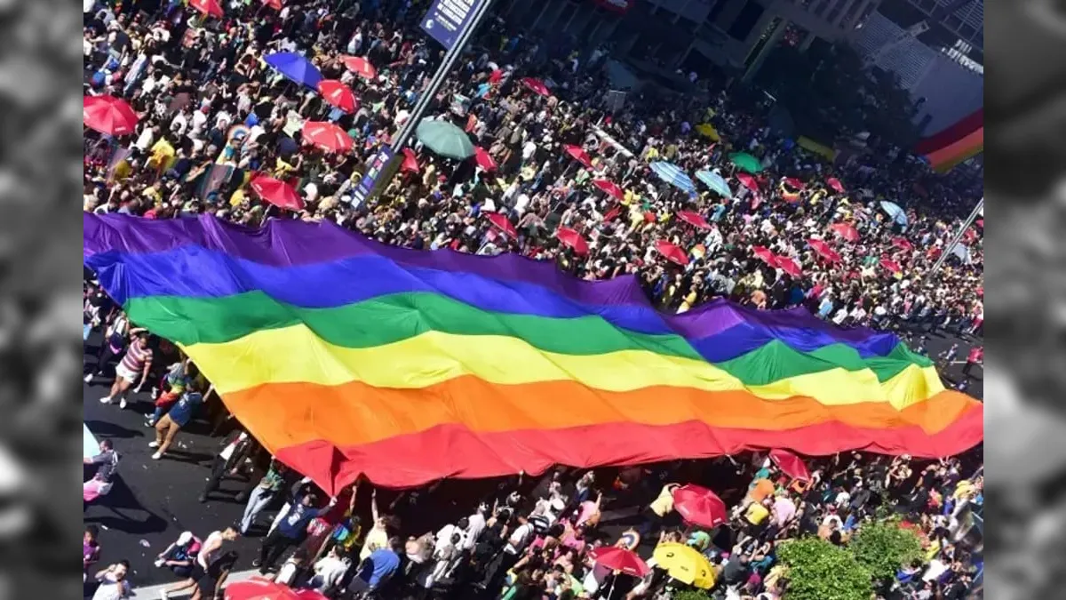 28ª Parada do orgulho LGBT+ reúne milhares em São Paulo 