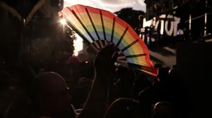 Com arco-íris e verde e amarelo, público lota Parada do Orgulho LGBT+ em SP