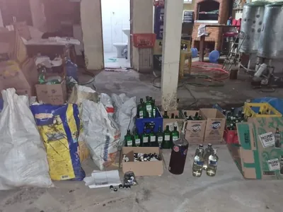 PM localiza fábrica clandestina de bebidas falsificadas em Piracicaba