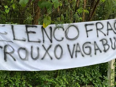 Torcedores do Vasco protestam no CT após goleada para o Flamengo