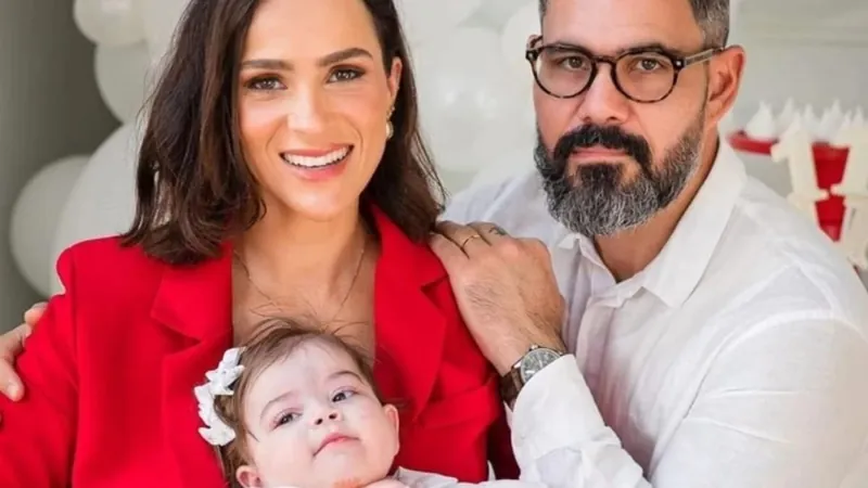 Maria Guilhermina, filha de Letícia e Juliano Cazarré, volta a ser internada em UTI