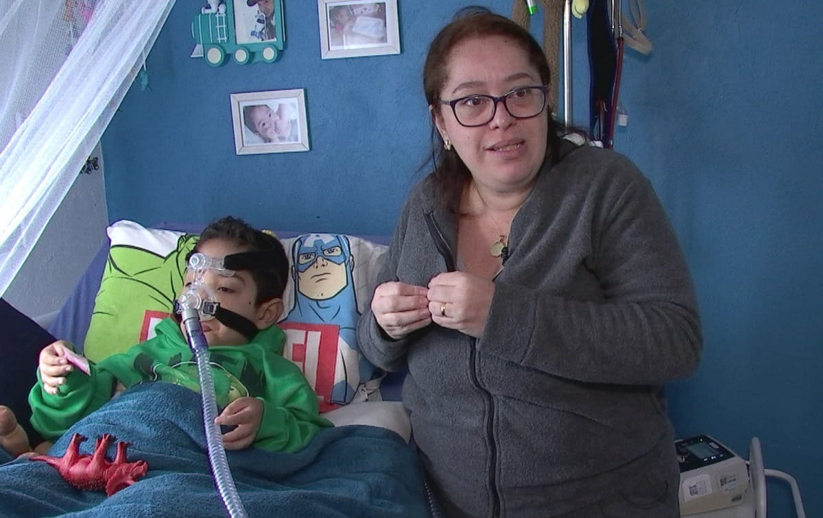 Cancelamentos de planos de saúde deixam mães sem saída: “É a morte do meu filho”