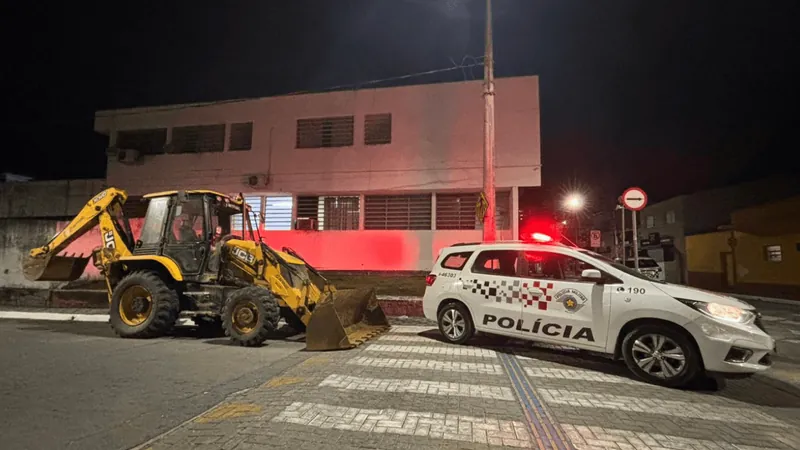 Polícia Militar recupera máquina retroescavadeira roubada em Caçapava