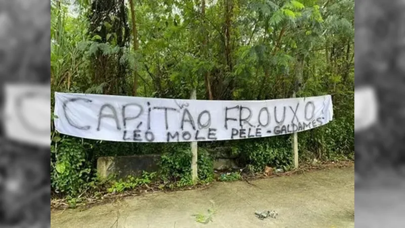 Torcedores do Vasco fazem protesto no CT do clube nesta quarta-feira