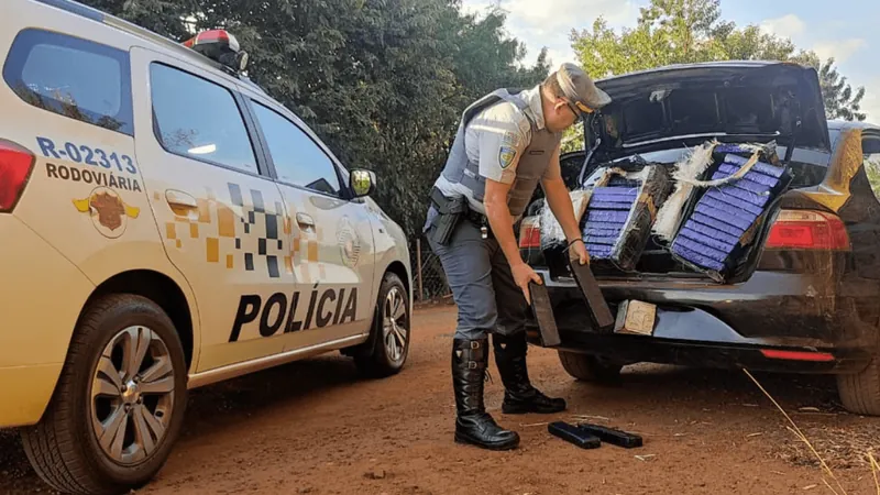 Carro é apreendido com 210 tabletes de maconha em Florínea