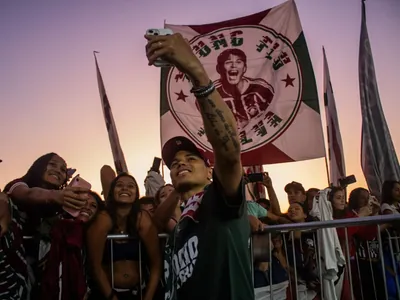 Thiago Silva é recebido com ‘AeroMonstro’ pela torcida se declara ao Flu: ‘jogar no clube do coração não tem preço’