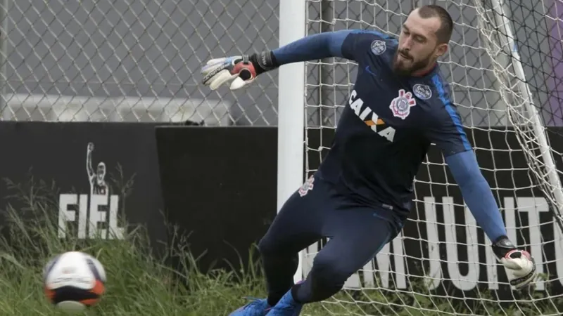 Corinthians faz contato com Walter, do Cuiabá, após iminente saída de Carlos Miguel