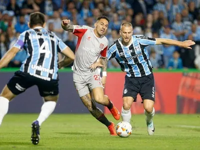 Grêmio empata com Estudiantes e vai enfrentar Fluminense nas oitavas da Libertadores