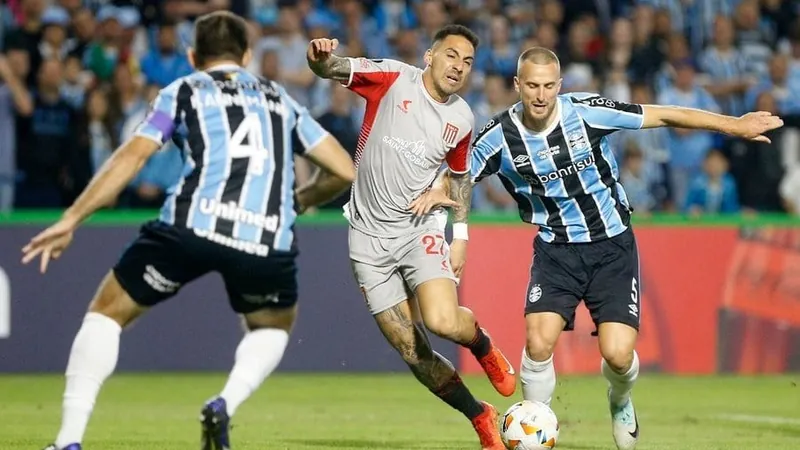 Grêmio empata com Estudiantes e vai enfrentar Fluminense nas oitavas da Libertadores